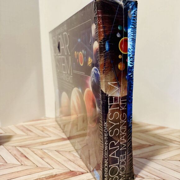 3D Glow-in-the-Dark Solar System Model Making Kit 4M Toysmith Sealed - Picture 4 of 6